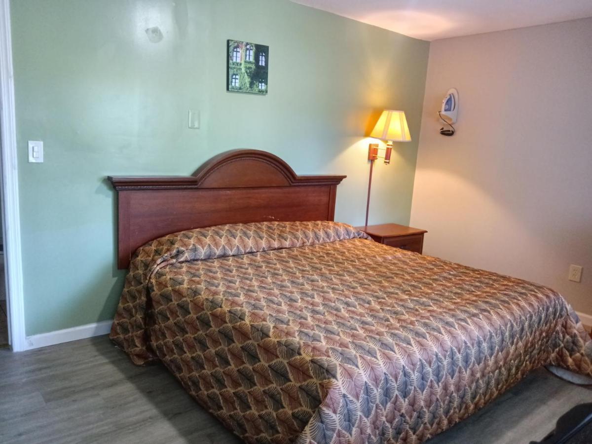 Maple Leaf Motel New Milford Exterior foto